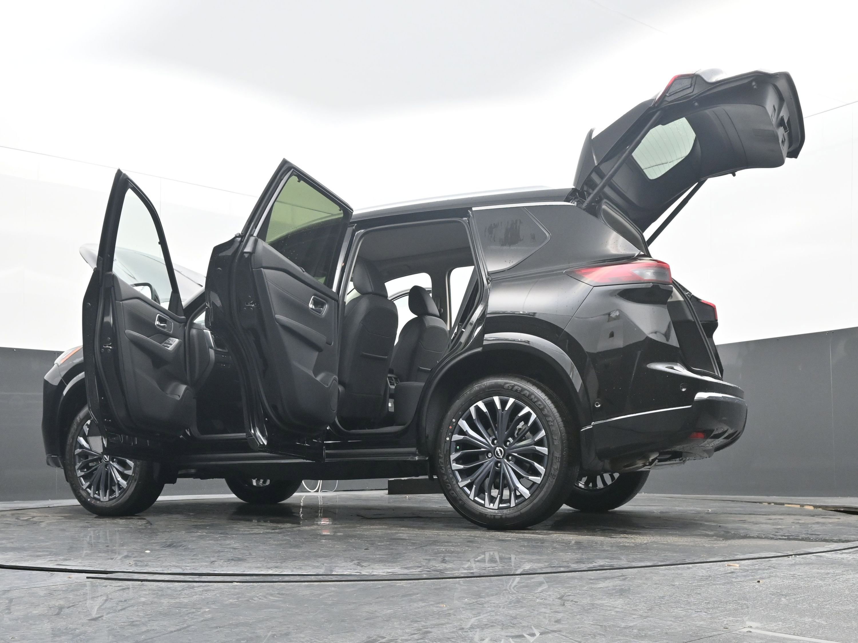 Certified 2025 Nissan Rogue Platinum w/ Tech Package image 42