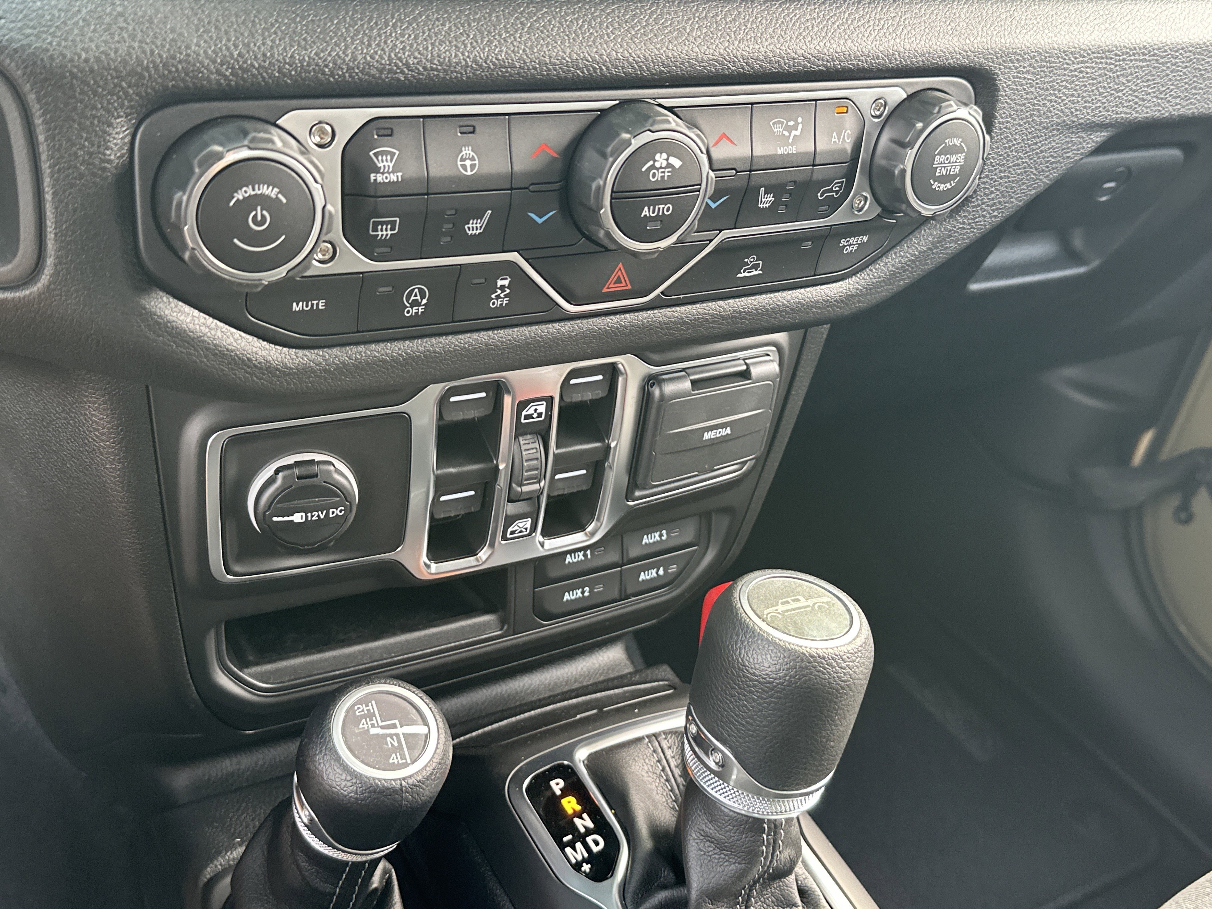 New 2025 Jeep Gladiator Sport image 23