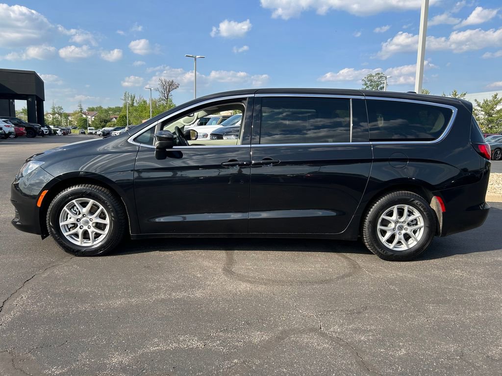 Used 2023 Chrysler Voyager LX FWD image 4