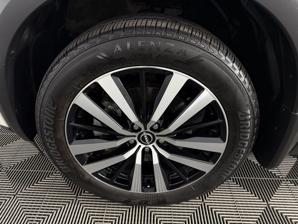 Used 2024 Nissan Pathfinder Platinum w/ Black Appearance Package image 12