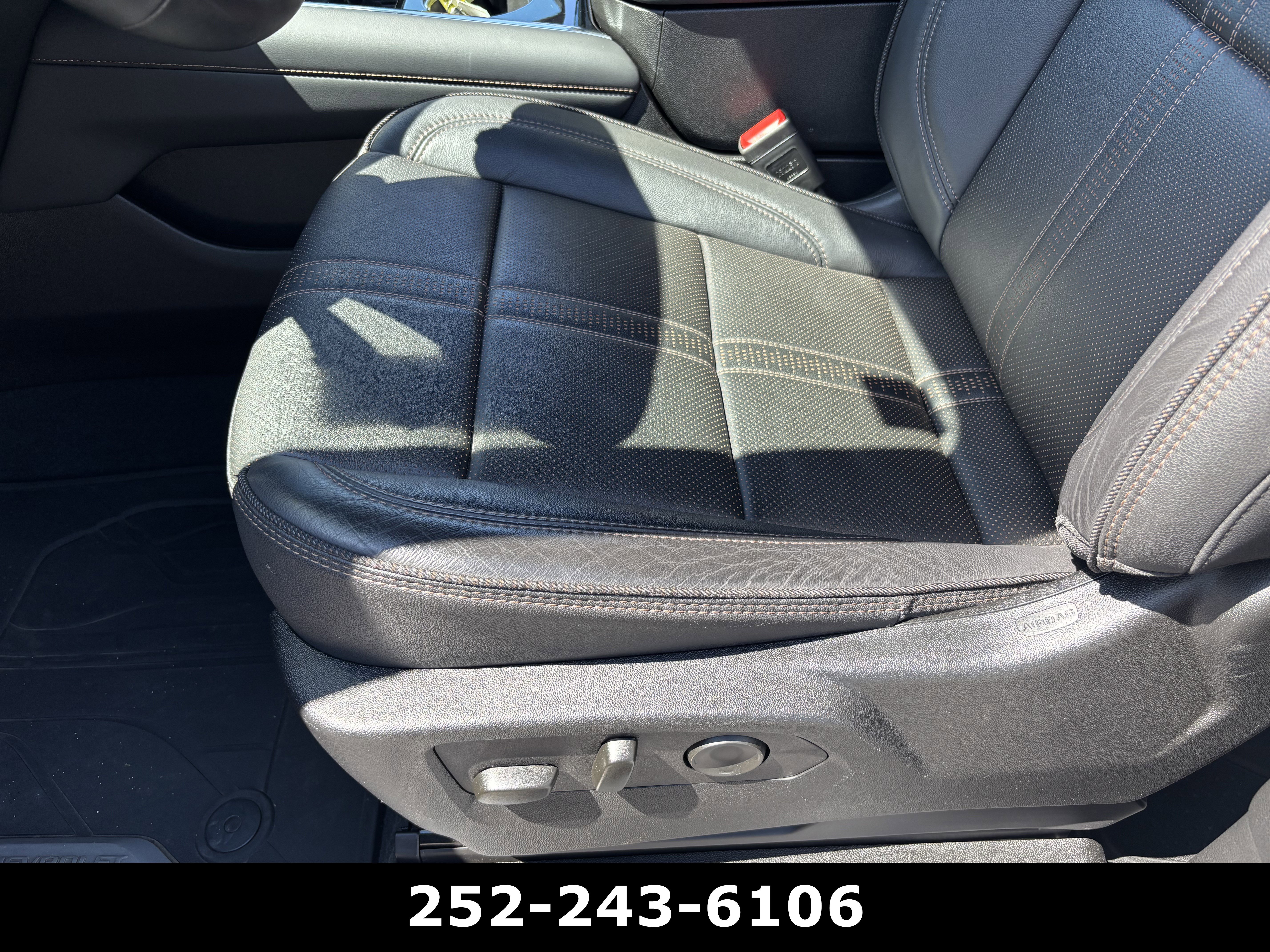 Used 2025 Chevrolet Tahoe High Country AWD/4WD image 32