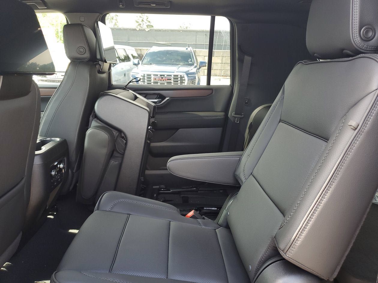 New 2026 GMC Yukon XL Denali w/ Denali Reserve Package AWD/4WD image 11