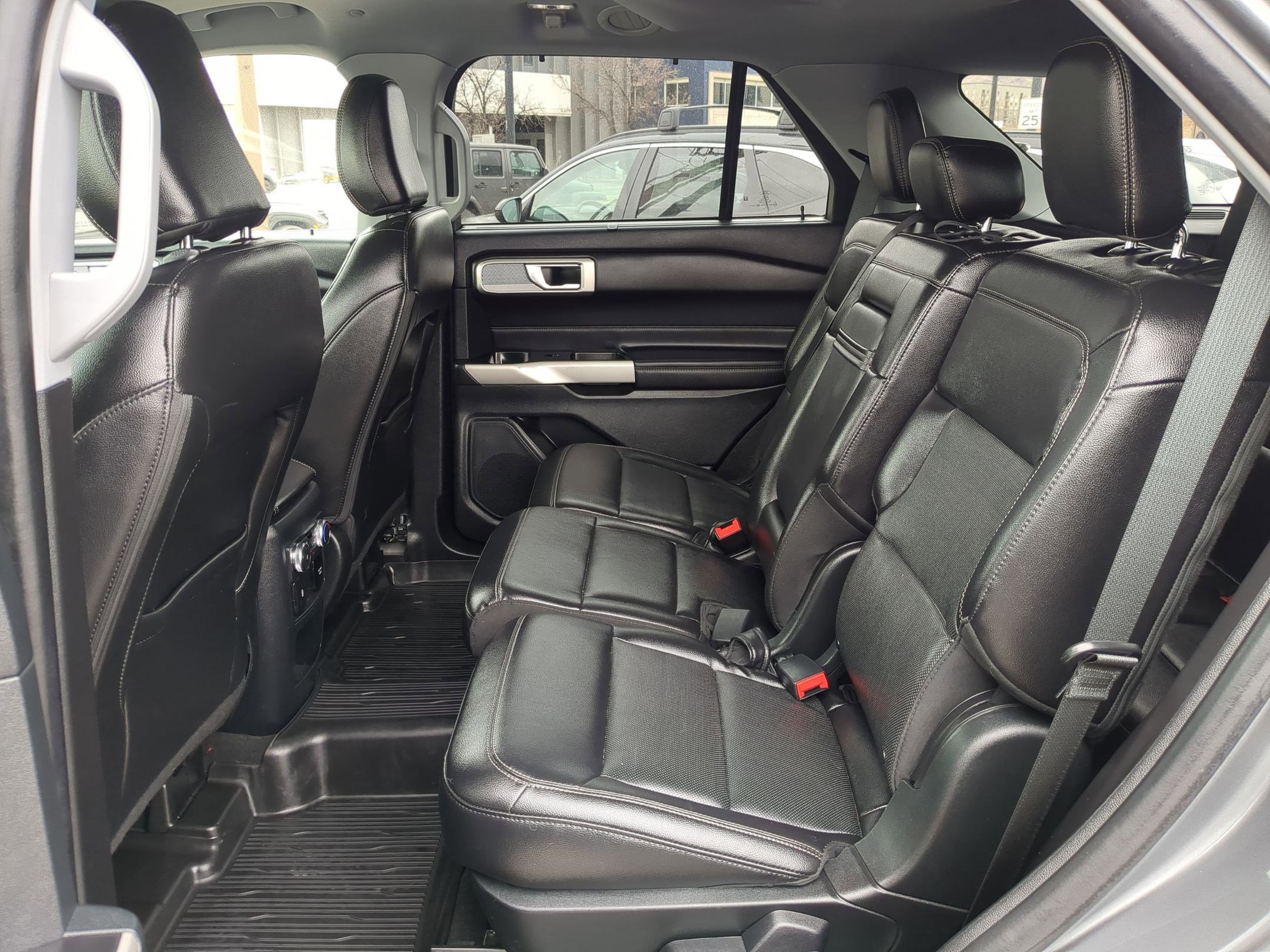 Used 2021 Ford Explorer Limited w/ Hybrid Equipment Group 310A image 29