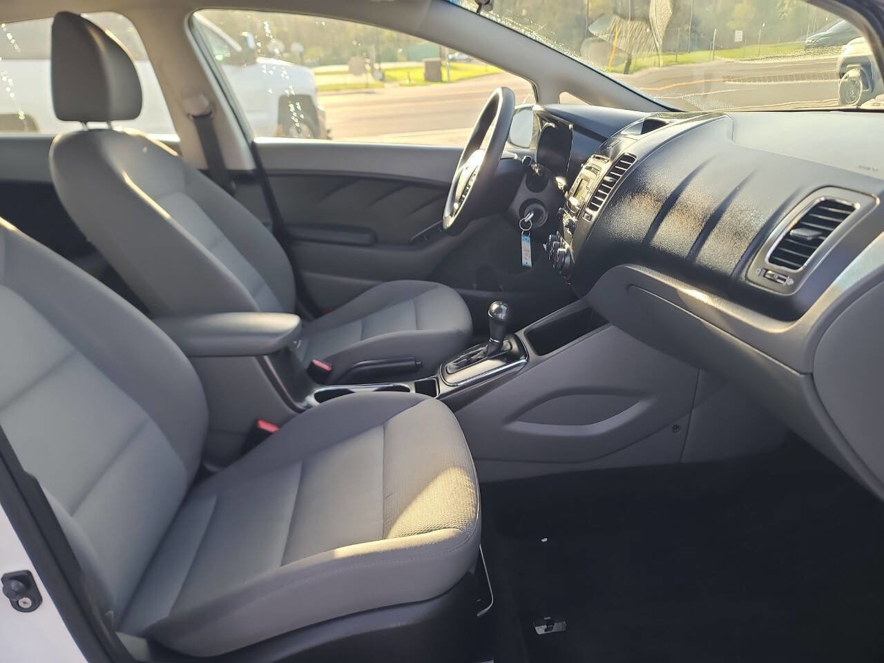 Used 2017 Kia Forte LX image 17