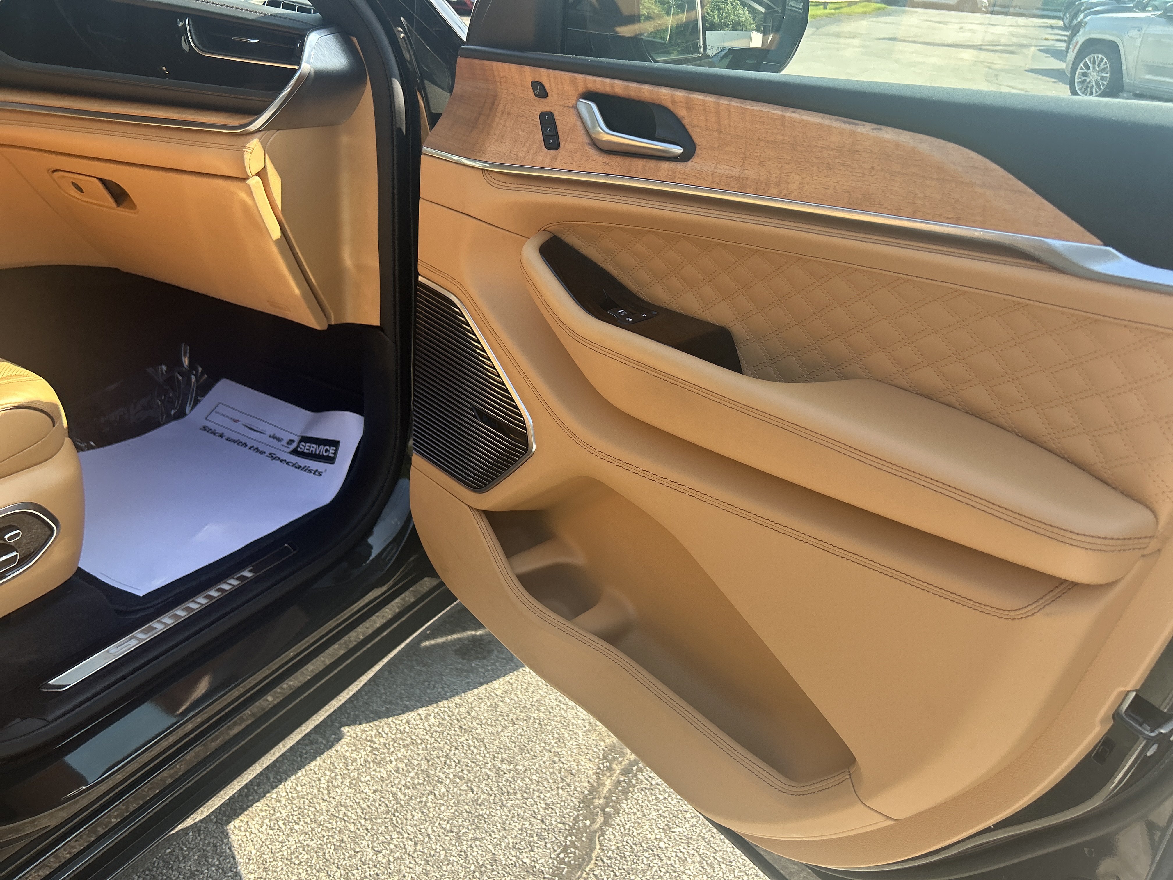 Certified 2023 Jeep Grand Cherokee Summit AWD/4WD image 19