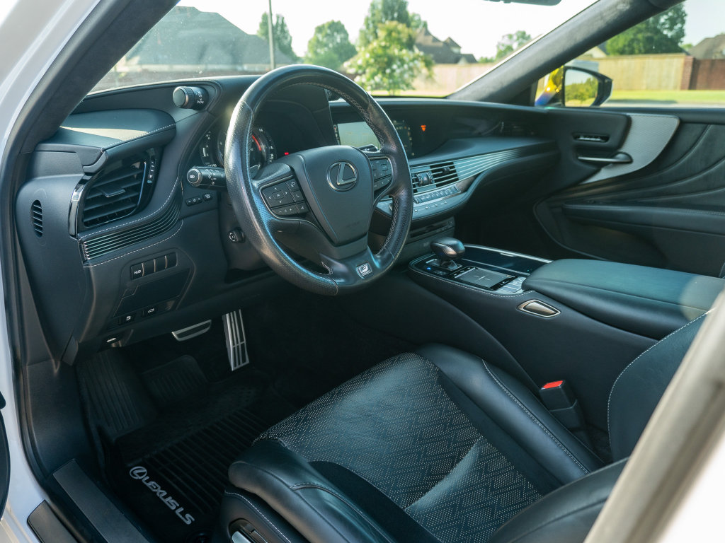 Used 2019 Lexus LS 500 F Sport w/ Accessory Package (Z1) AWD/4WD image 10