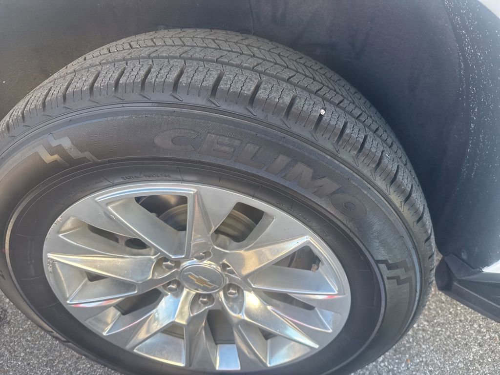 Used 2023 Chevrolet Suburban Premier image 10