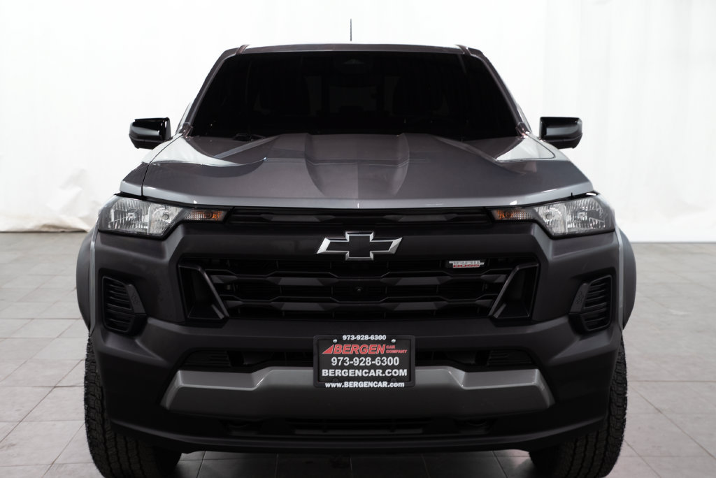 Used 2024 Chevrolet Colorado Trail Boss w/ Technology Package AWD/4WD image 2