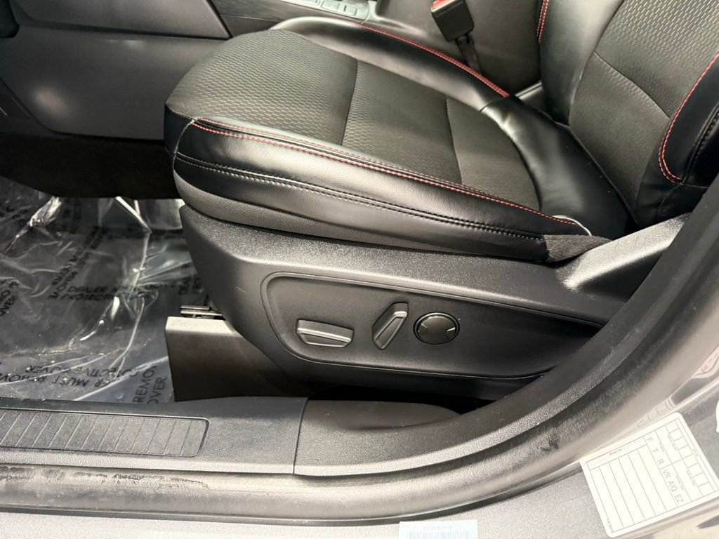 Certified 2025 Ford Escape ST-Line image 12