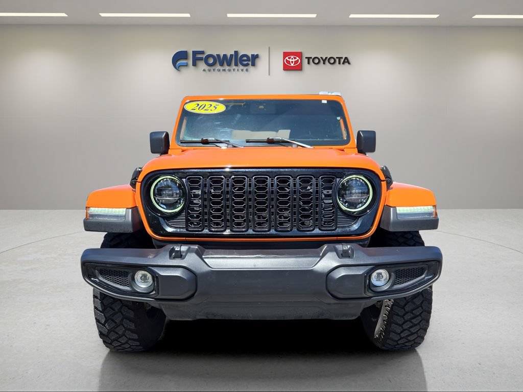 Used 2025 Jeep Gladiator Sport AWD/4WD image 2