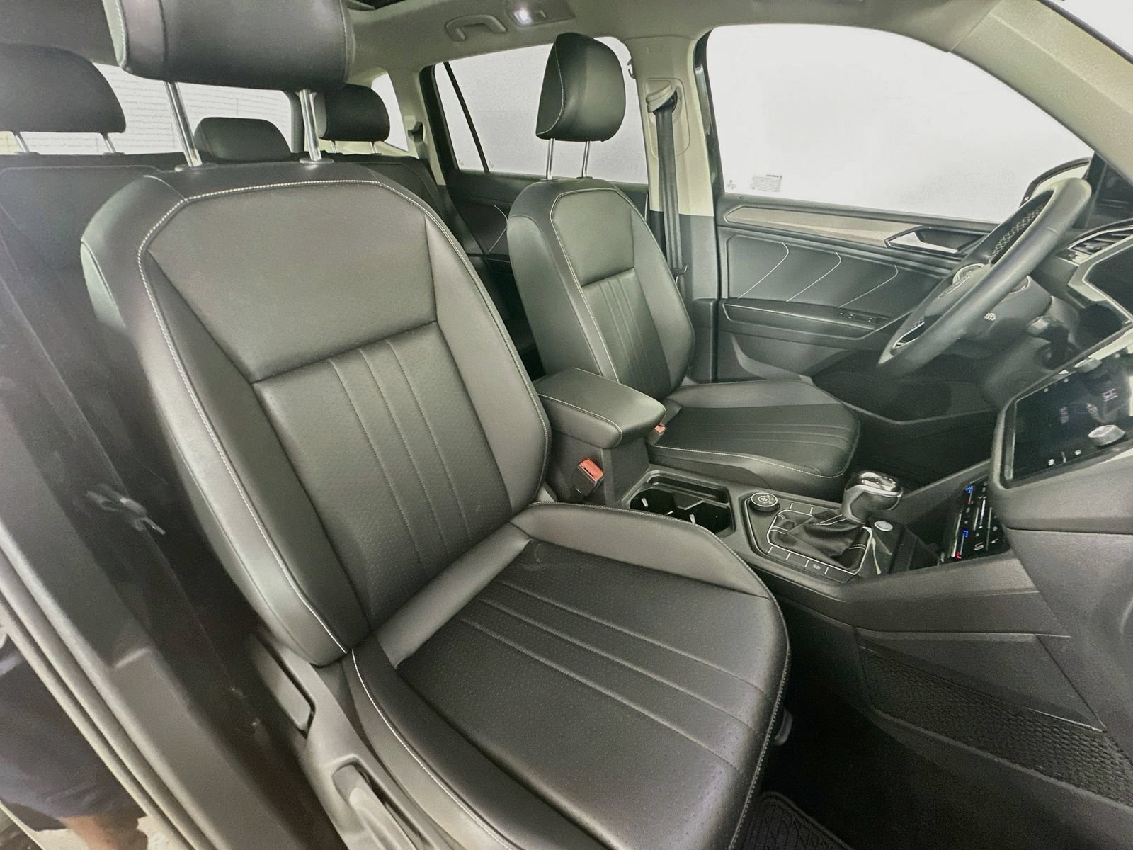 Certified 2023 Volkswagen Tiguan SE w/ Panoramic Sunroof Package AWD/4WD image 46