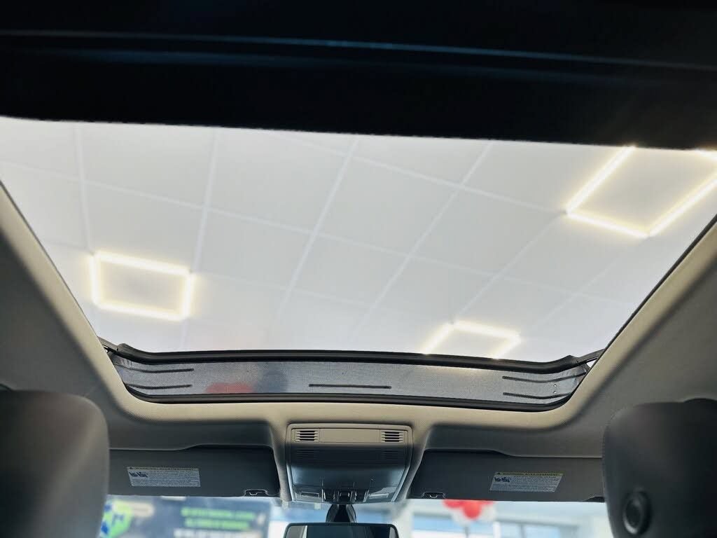 Used 2019 Volkswagen Tiguan SE w/ Panoramic Sunroof Package AWD/4WD image 23