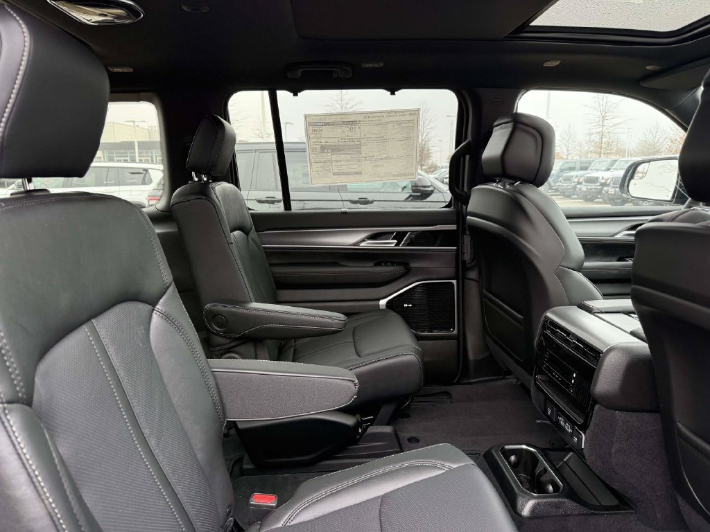 New 2026 Jeep Grand Wagoneer Limited AWD/4WD image 16