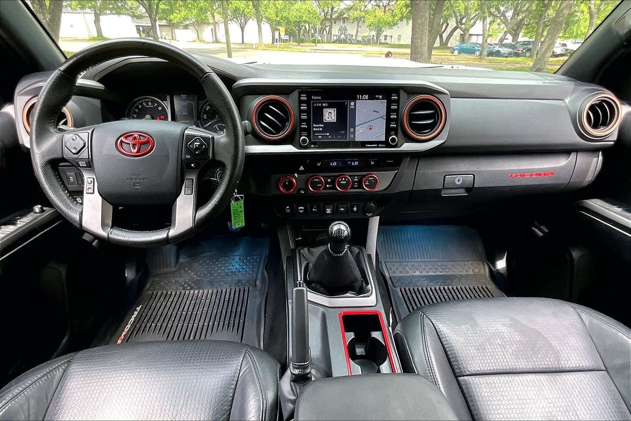 Used 2020 Toyota Tacoma TRD Sport w/ TRD Premium Sport Package AWD/4WD image 7