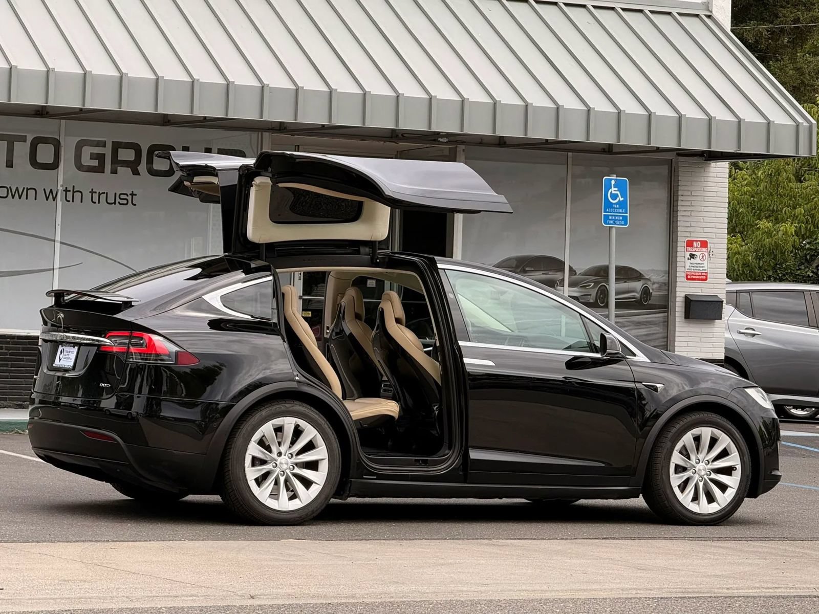 Used 2016 Tesla Model X 90D AWD/4WD image 7