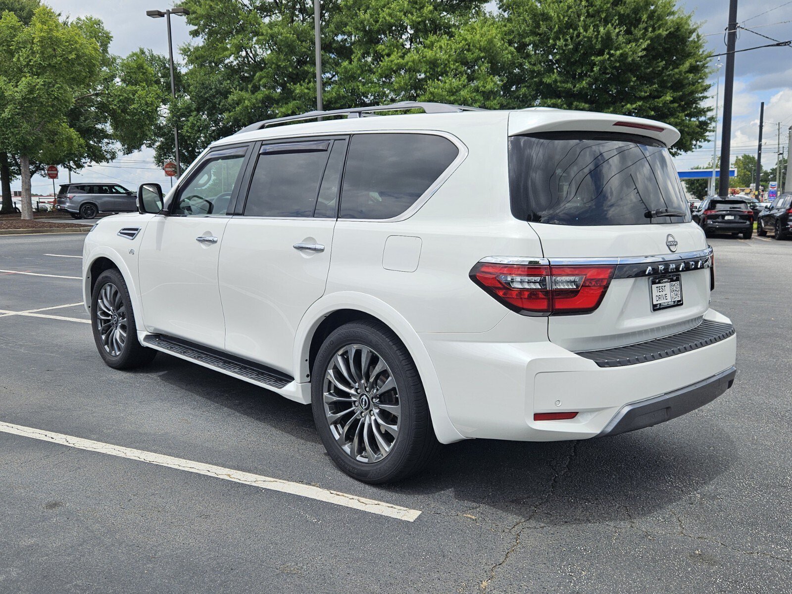 Used 2021 Nissan Armada Platinum w/ Captain's Chairs Package RWD image 8