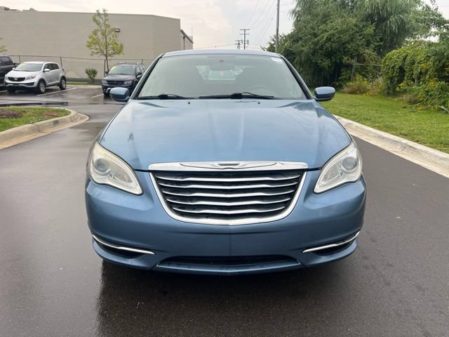 Used 2011 Chrysler 200 Touring FWD image 2