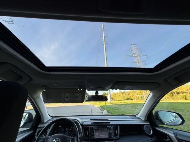 Used 2016 Toyota RAV4 XLE AWD/4WD image 21