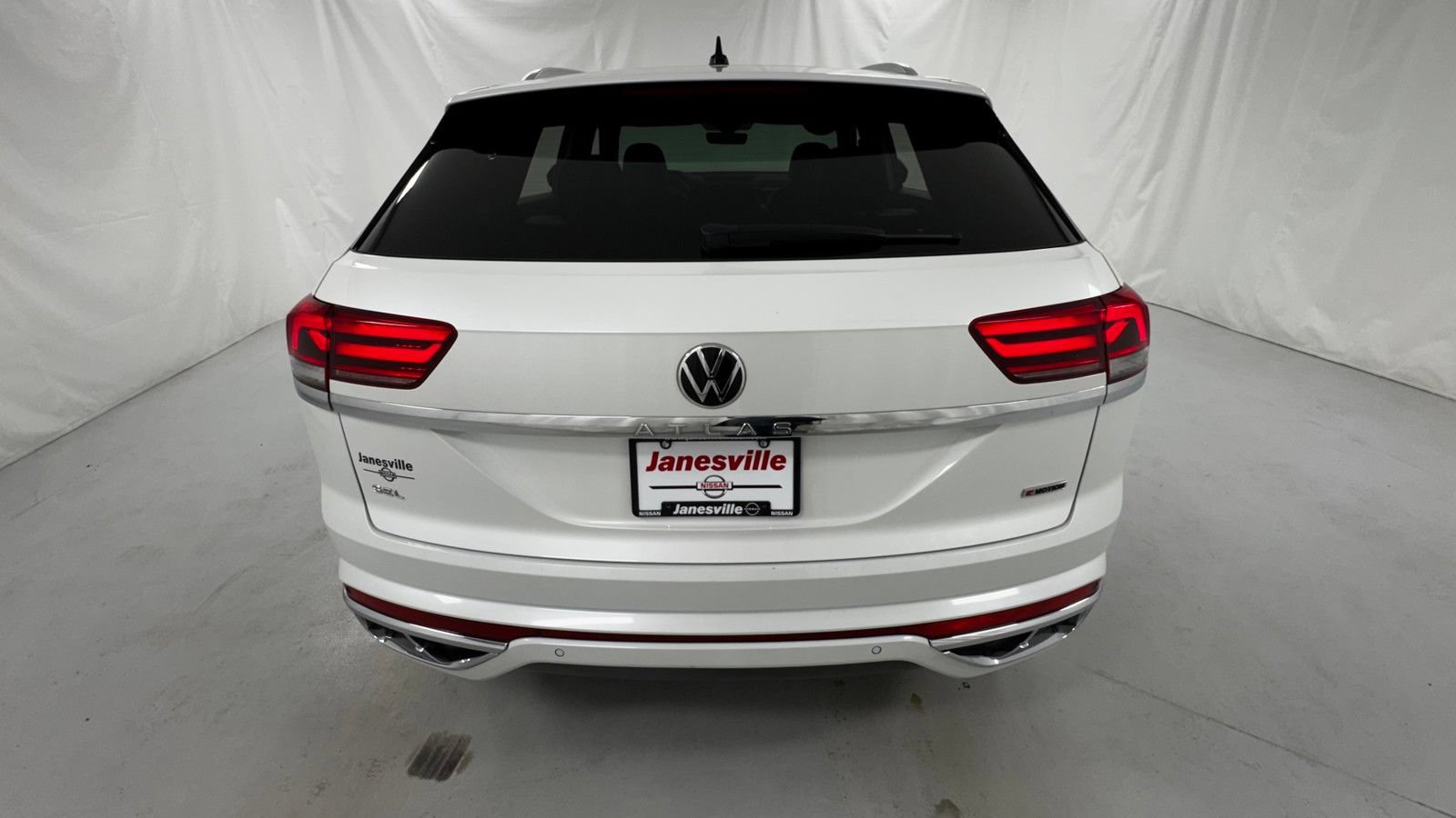 Used 2022 Volkswagen Atlas Cross Sport SEL R-Line AWD/4WD image 4