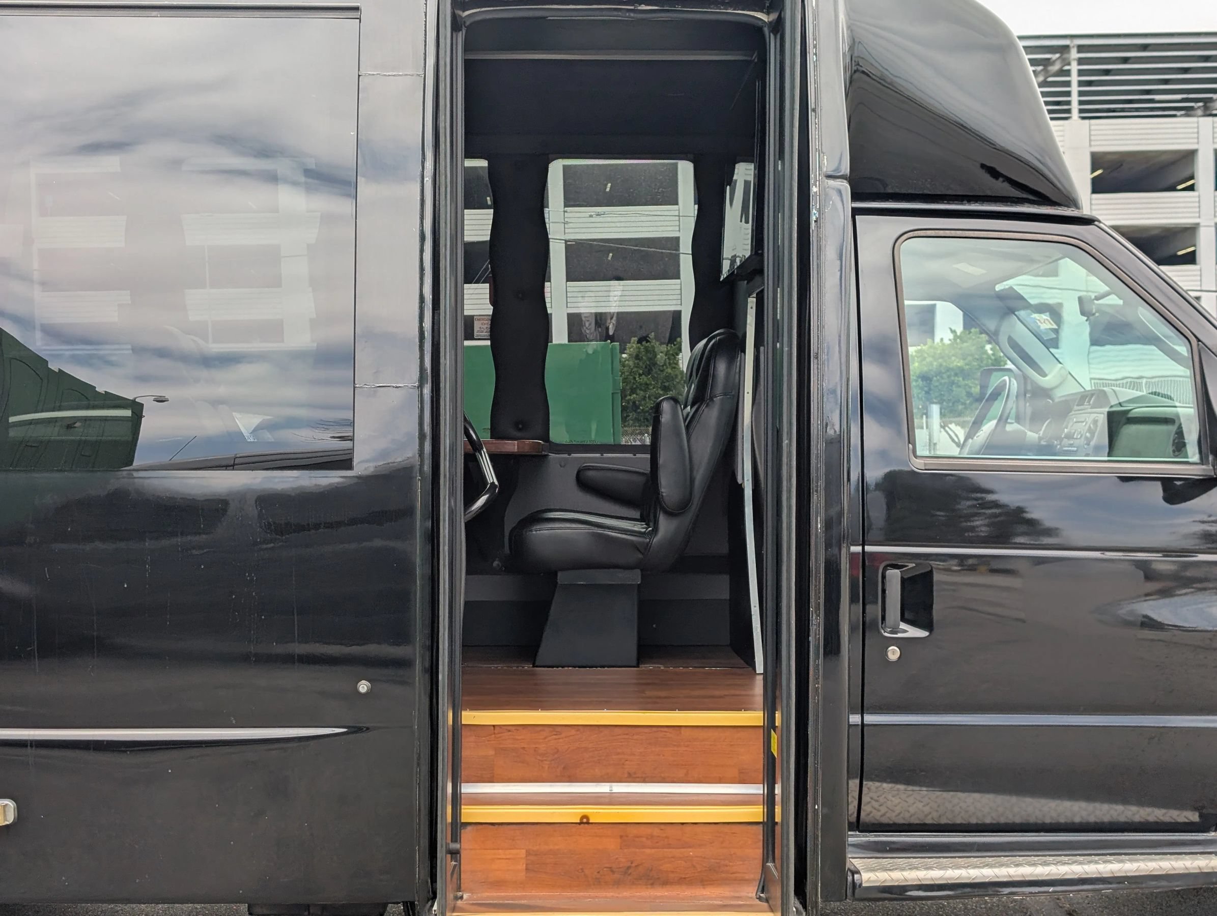 Used 2012 Ford E-350 and Econoline 350 Super Duty w/ Shuttle Bus Prep Pkg RWD image 21