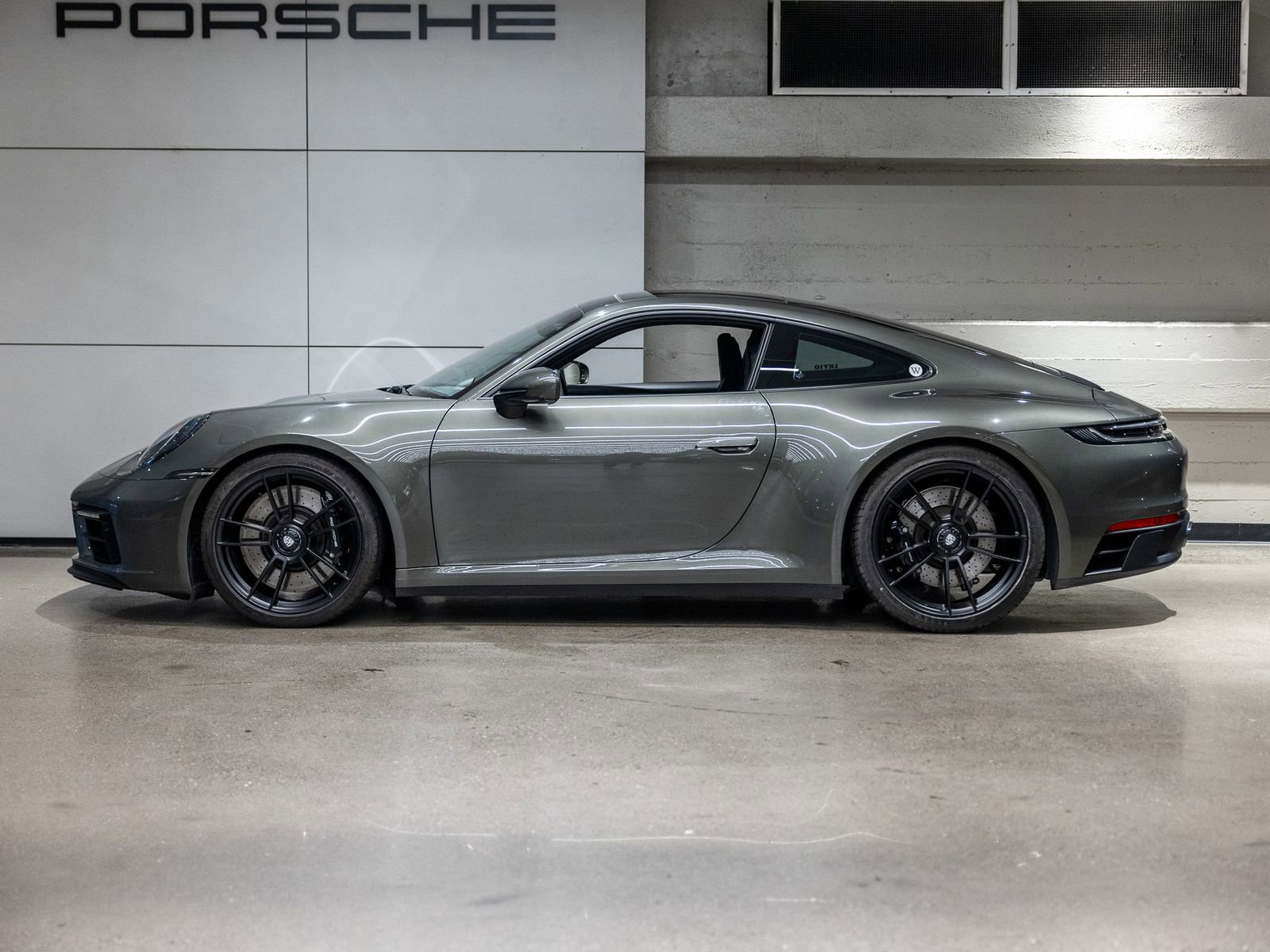 Used 2024 Porsche 911 Carrera 4 GTS AWD/4WD image 2