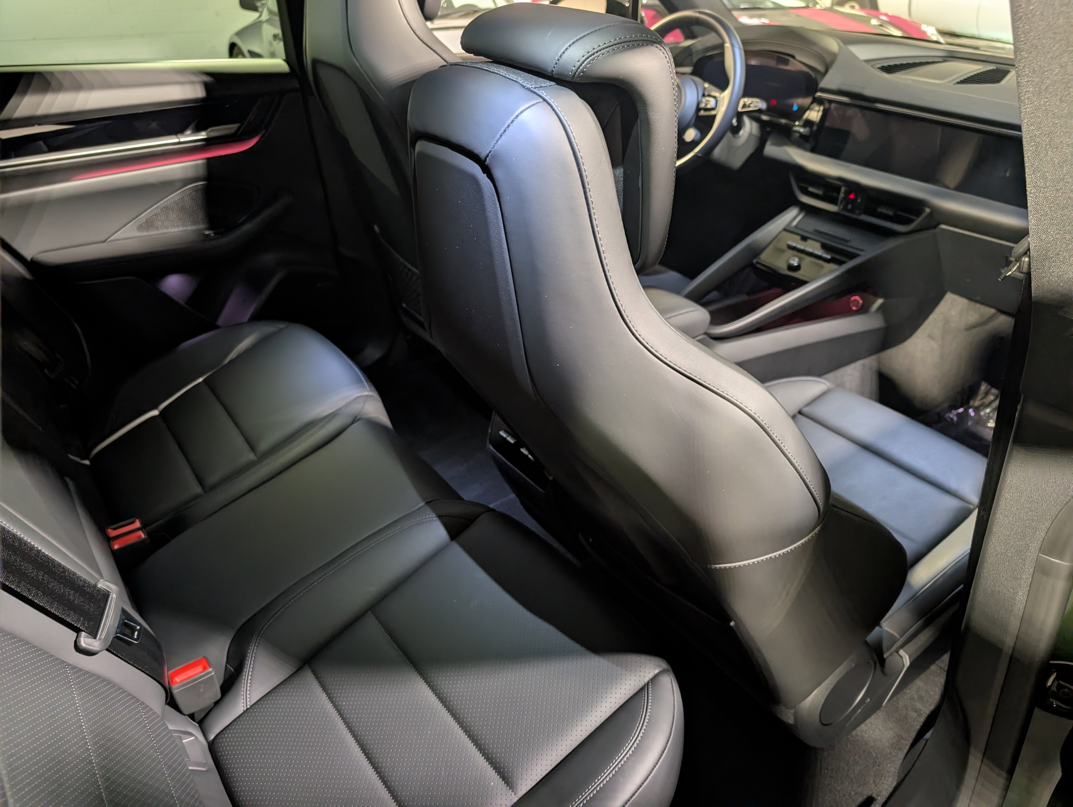 Used 2025 Porsche Macan 4 Electric image 26