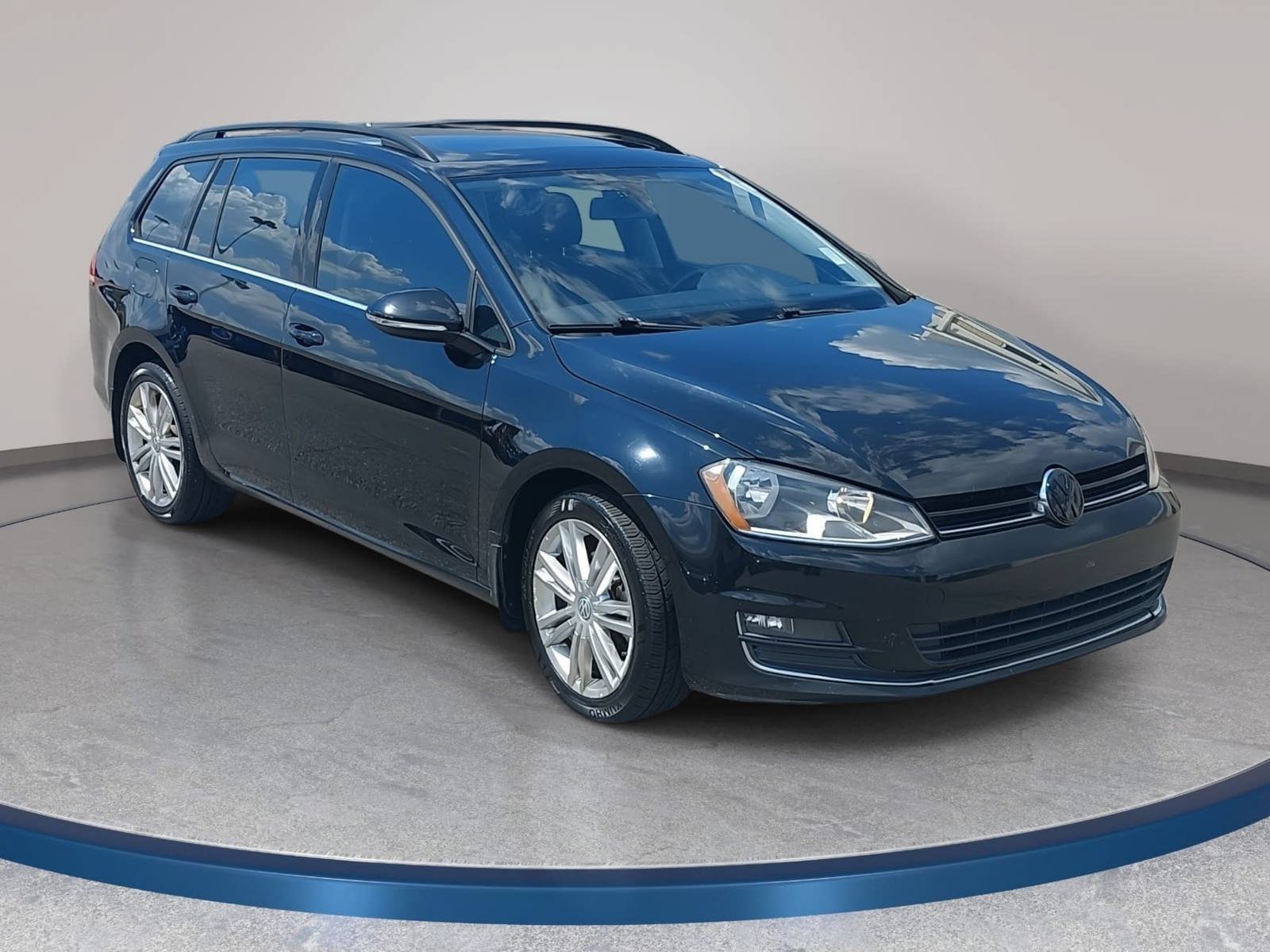 Used 2015 Volkswagen Golf TDI SE FWD image 3