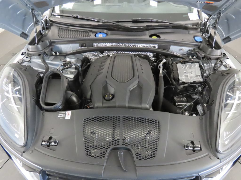 Certified 2026 Porsche Macan AWD/4WD image 50