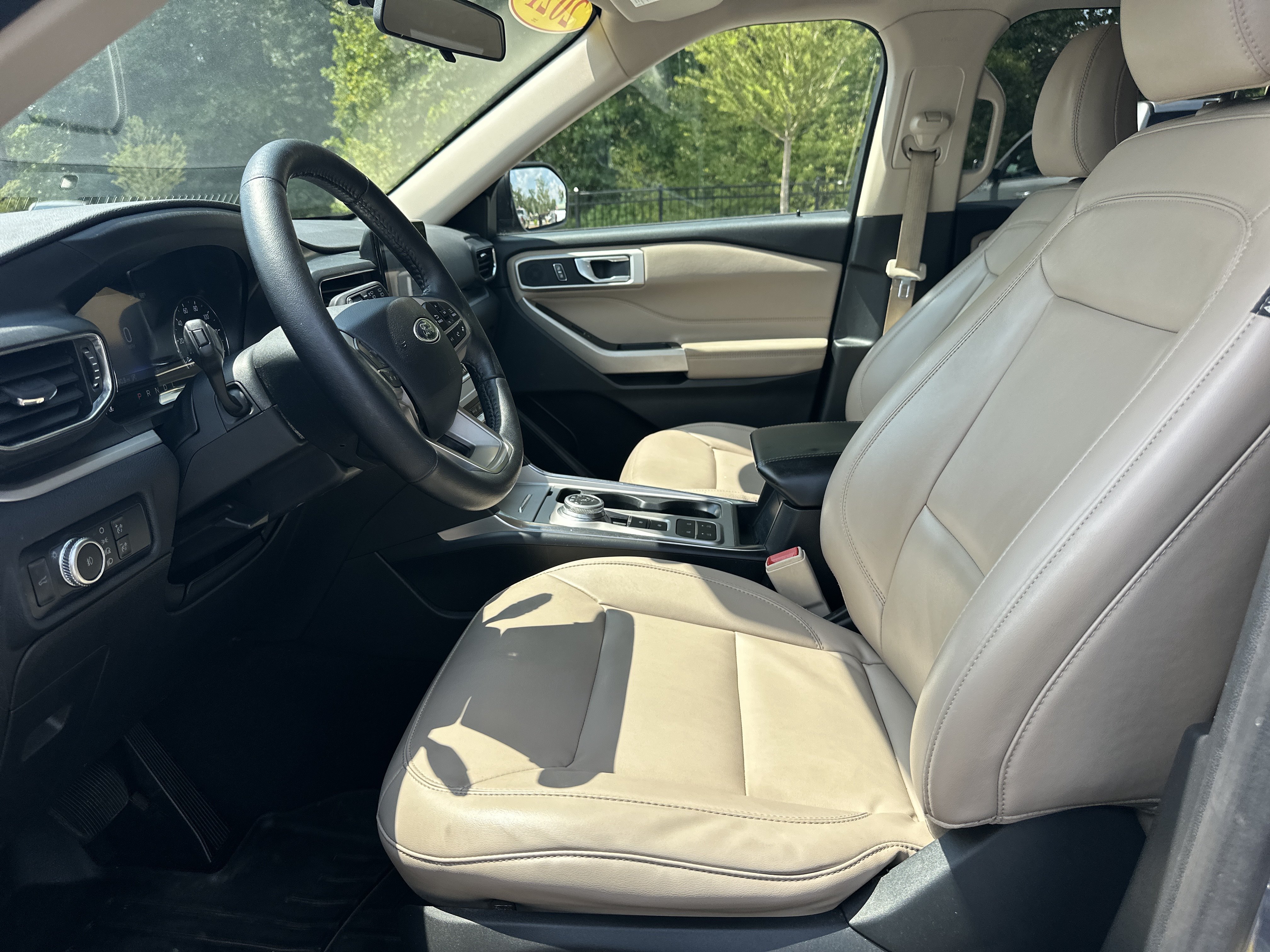 Used 2021 Ford Explorer XLT w/ Equipment Group 202A RWD image 10
