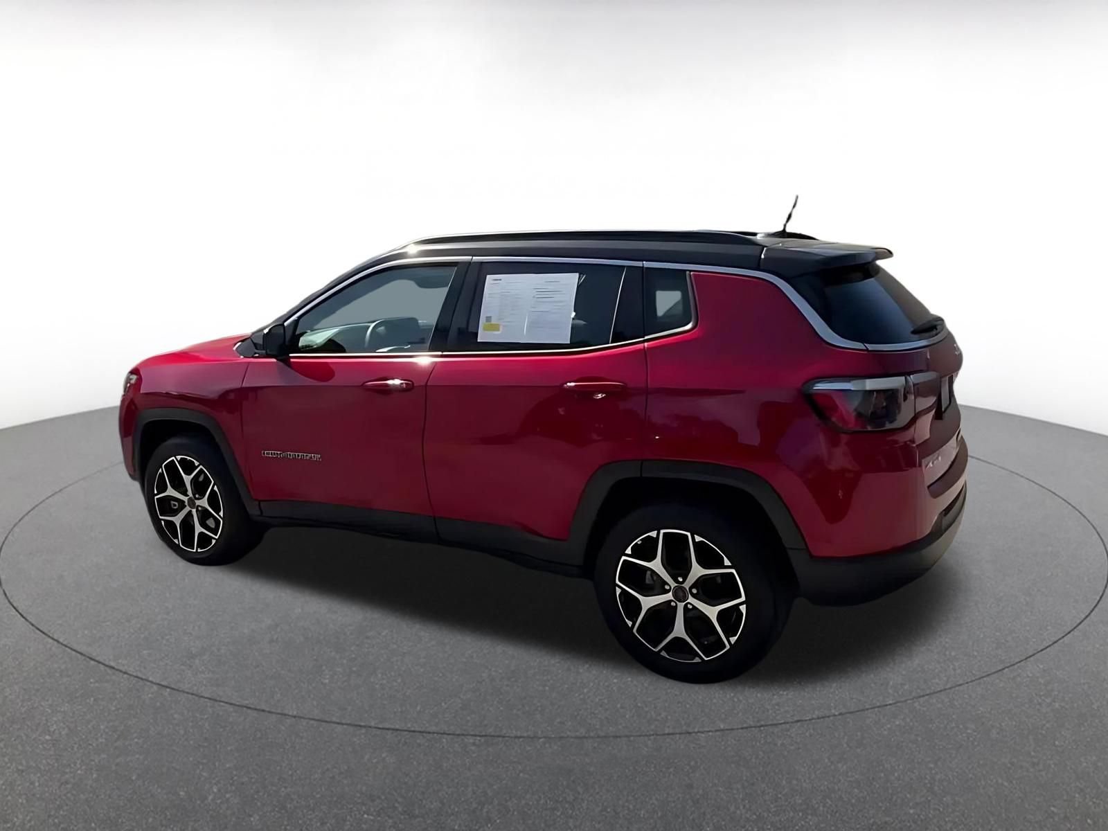 Used 2025 Jeep Compass Limited AWD/4WD image 9