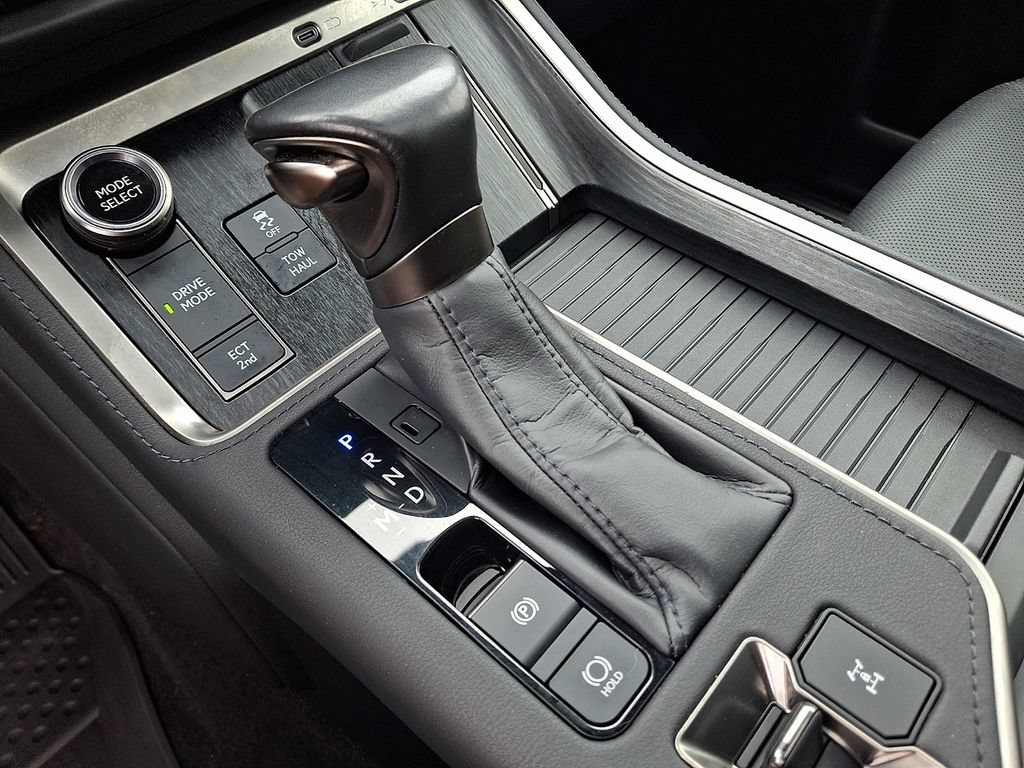 Used 2024 Lexus GX 550 w/ Accessory Package (2T) AWD/4WD image 16