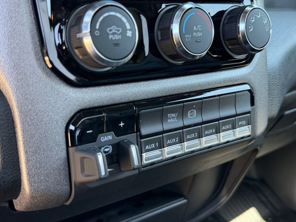 New 2026 RAM 3500 Tradesman AWD/4WD image 18