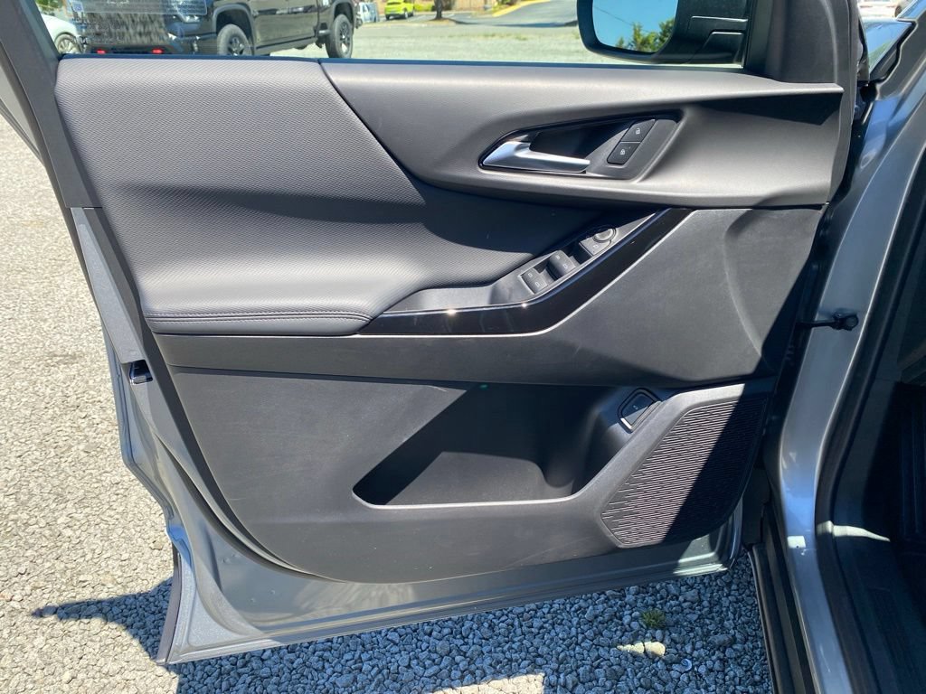 New 2026 Chevrolet Equinox LT w/ Convenience Package II FWD image 9