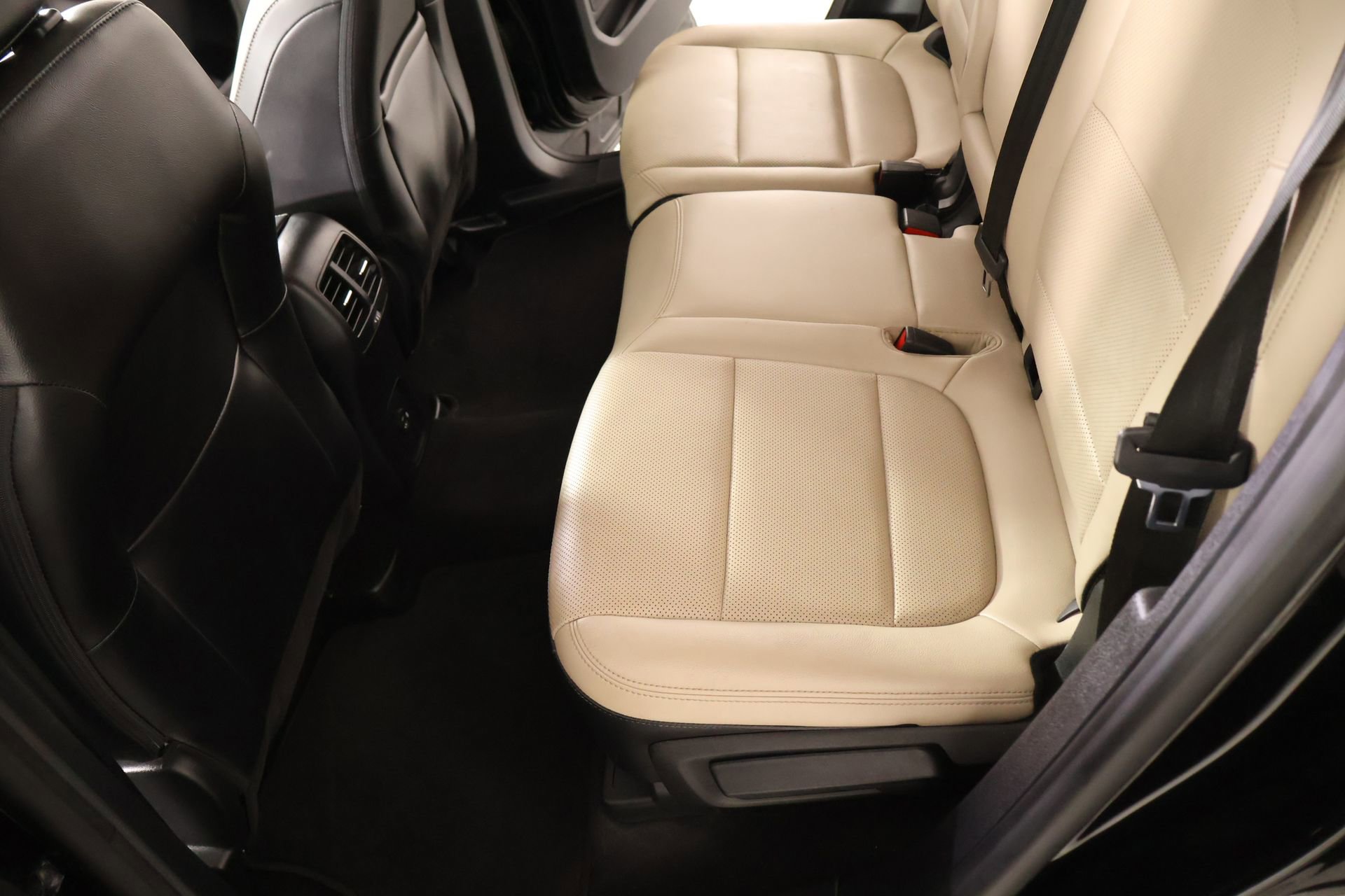 Used 2022 Ford Escape Titanium AWD/4WD image 13