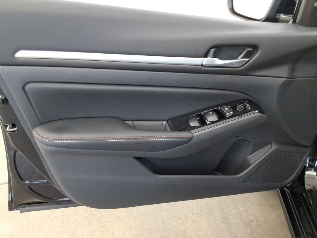 Used 2025 Nissan Altima 2.5 SR w/ SR Premium Package FWD image 17