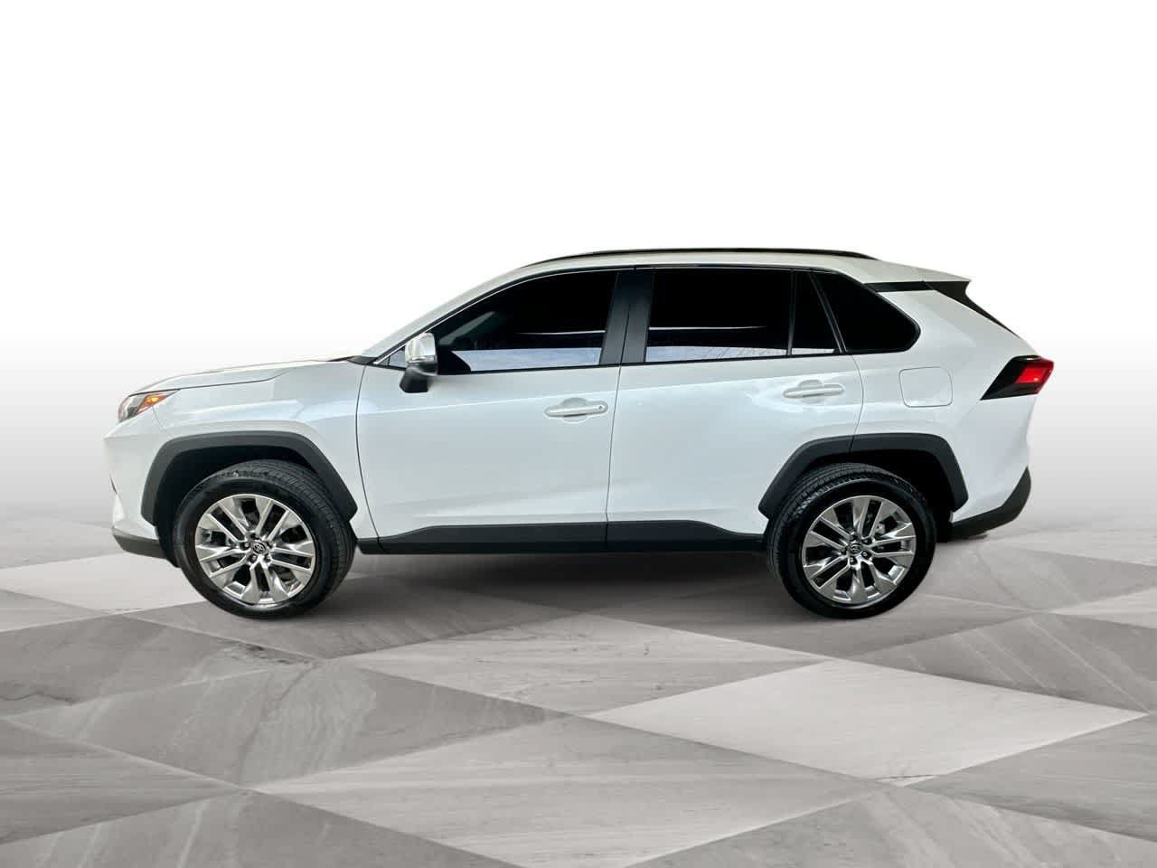 Used 2025 Toyota RAV4 XLE Premium AWD/4WD image 5