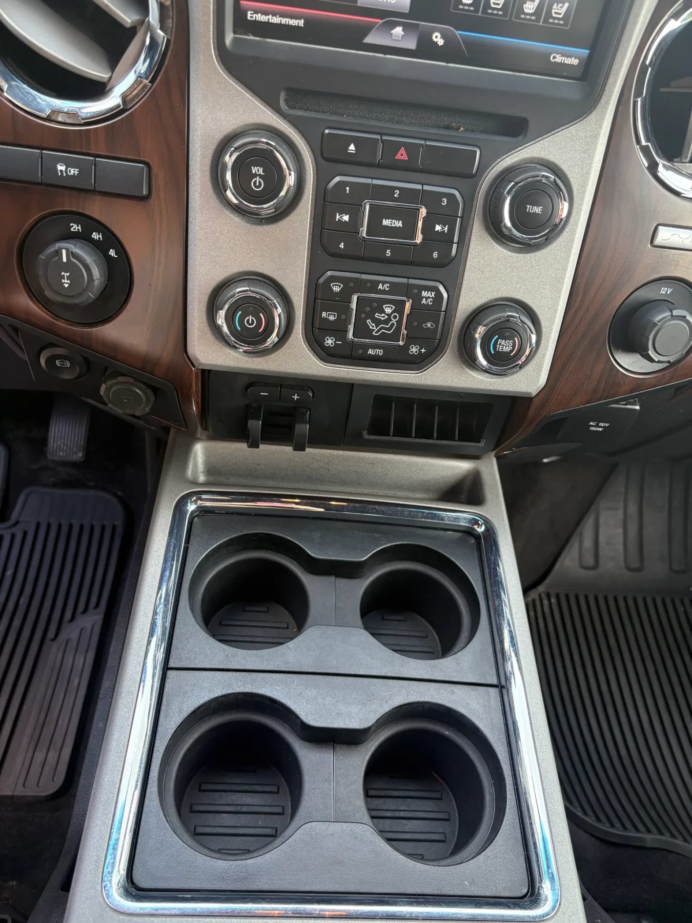 Used 2015 Ford F250 Lariat w/ Lariat Chrome Package AWD/4WD image 17