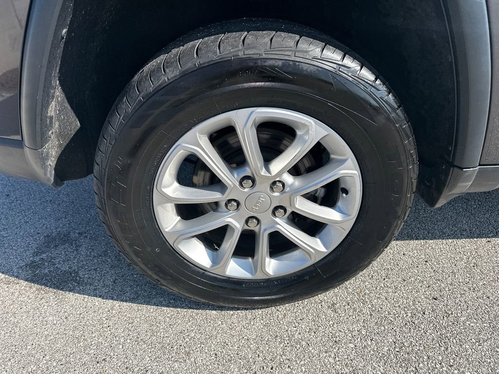 Used 2021 Jeep Grand Cherokee Laredo image 34