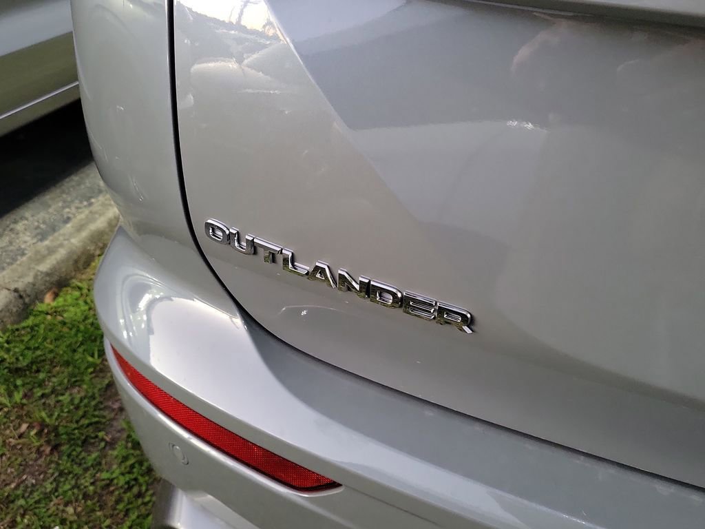 New 2026 Mitsubishi Outlander SE image 6