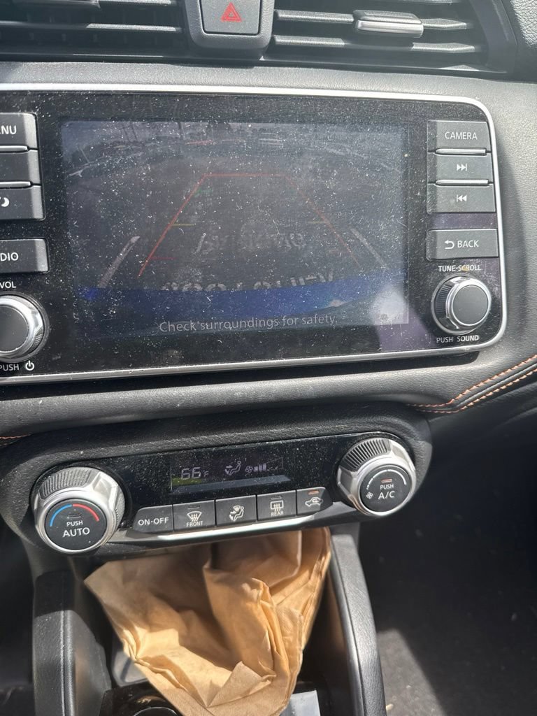 Used 2022 Nissan Versa SR FWD image 3