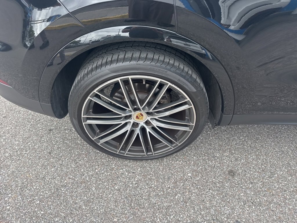 Used 2023 Porsche Cayenne S Platinum image 9