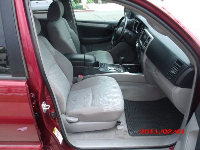 Used 2006 Toyota 4Runner SR5 AWD/4WD image 8