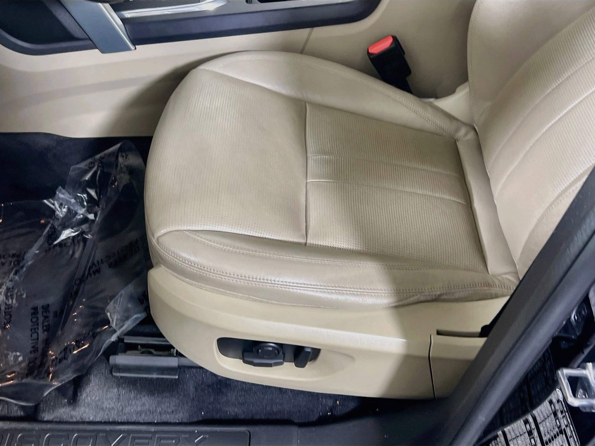 Used 2019 Land Rover Discovery Sport HSE AWD/4WD image 19
