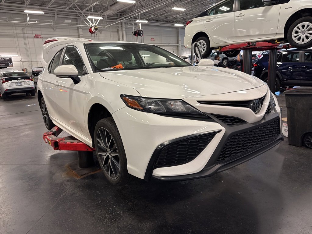 Used 2023 Toyota Camry SE image 9