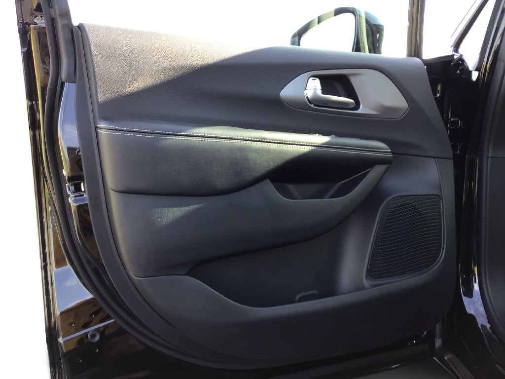 New 2027 Chrysler Pacifica LX FWD image 20