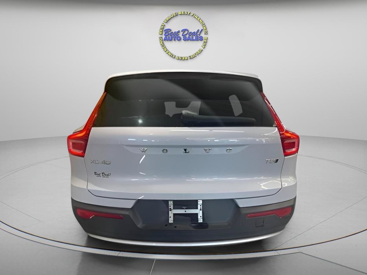 Used 2022 Volvo XC40 T5 Momentum AWD/4WD image 4
