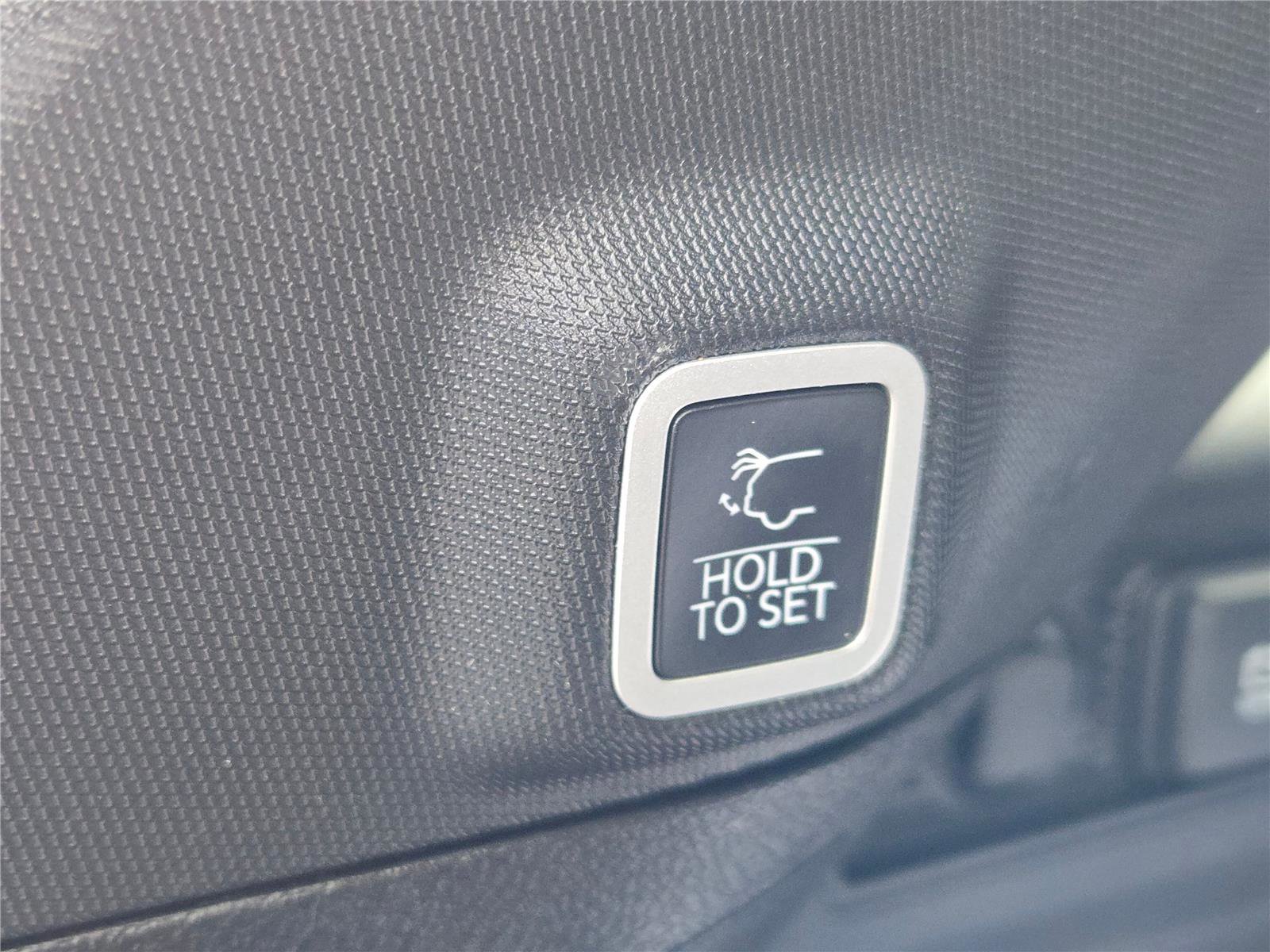 Certified 2024 Jeep Grand Cherokee Altitude image 22