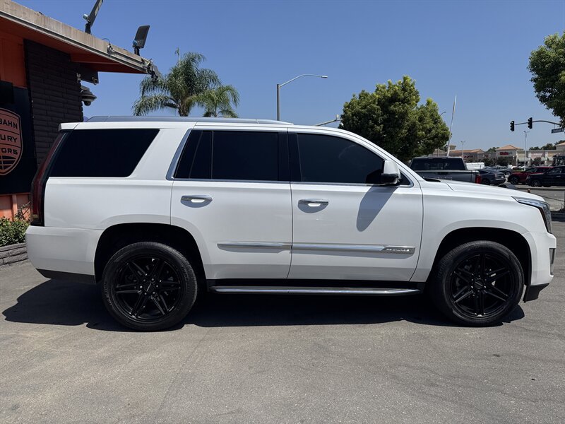 Used 2016 Cadillac Escalade Luxury AWD/4WD image 19