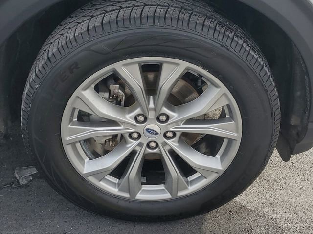 Certified 2023 Ford Explorer XLT w/ Equipment Group 202A image 5