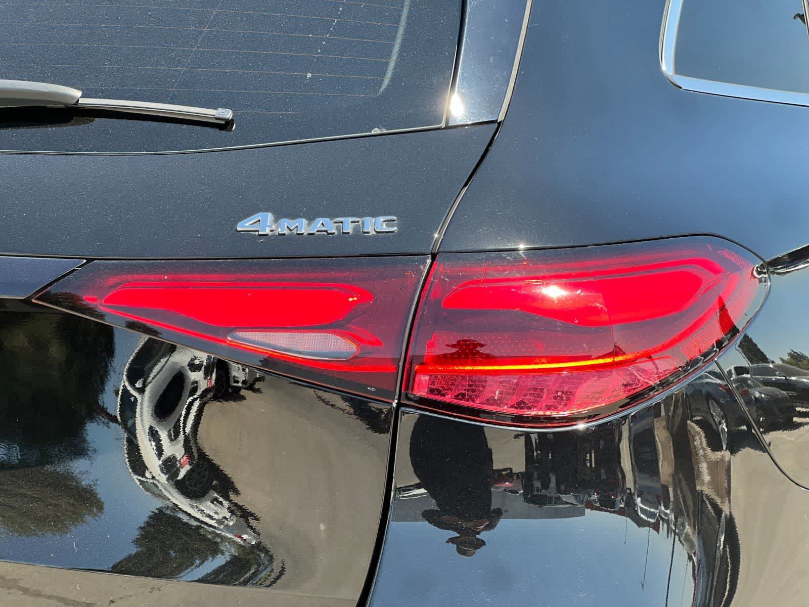Used 2023 Mercedes-Benz GLC 300 4MATIC w/ Exclusive Trim Package image 28
